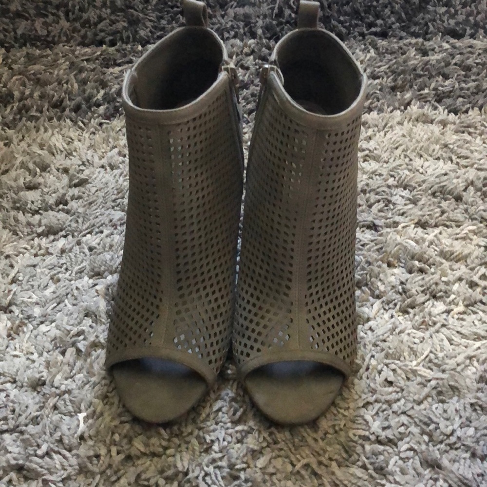 Grey guess booties